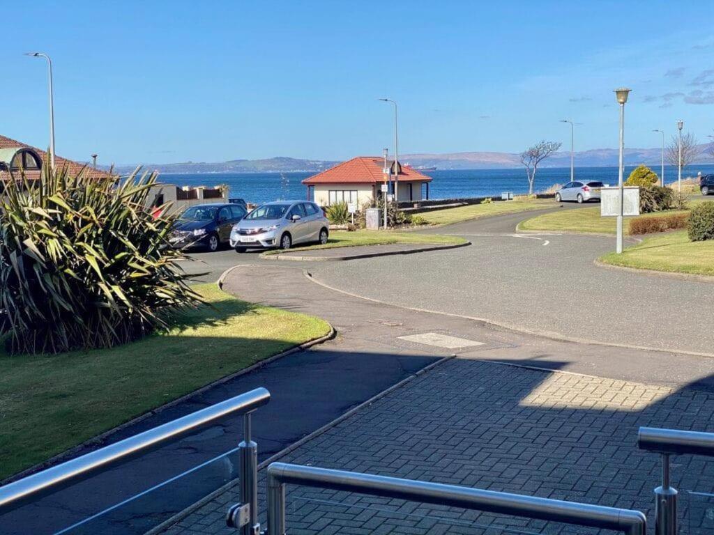 Largs Sea Front, Modern Apartment Exteriér fotografie